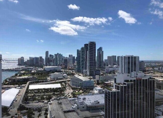 Building Photo - 1750 N Bayshore Dr