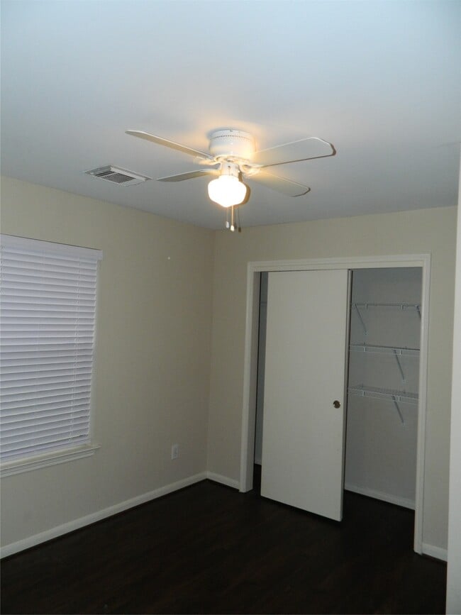 Building Photo - 7415 River Pines Dr