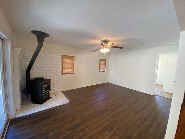 Building Photo - West Lancaster Pool Home