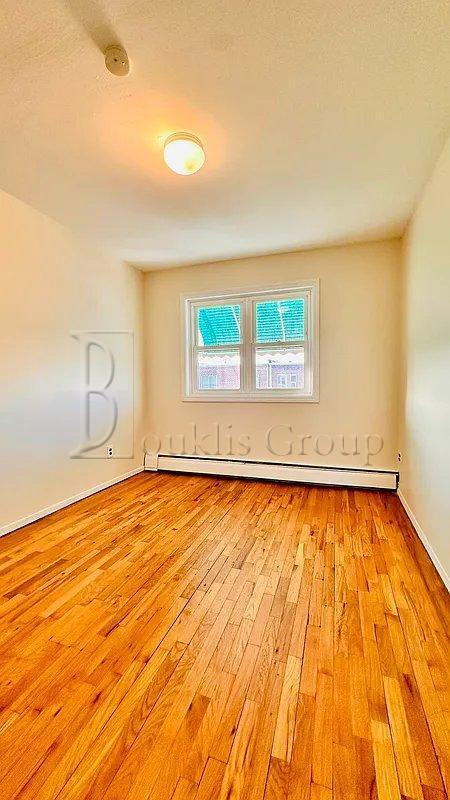 Building Photo - 3 bedroom in ASTORIA NY 11105