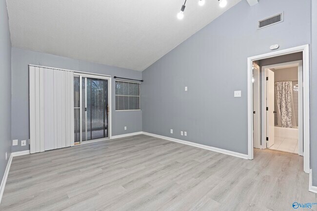 Building Photo - 2014 Colony Dr SW