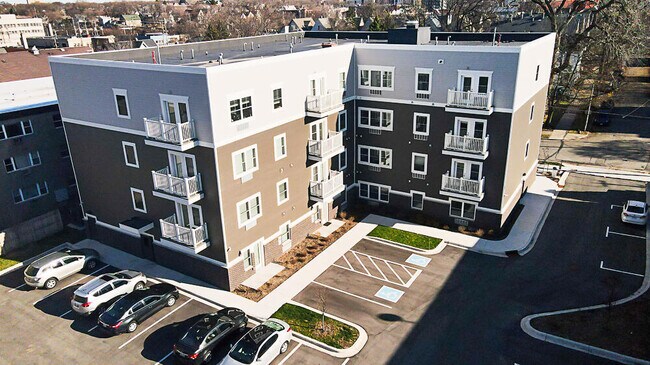Building Photo - 2075 N Cambridge Ave