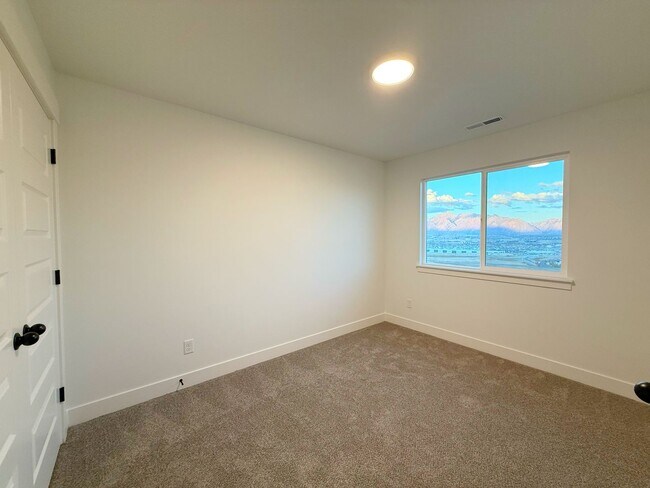 Building Photo - 2722 Blue Dawn Ln