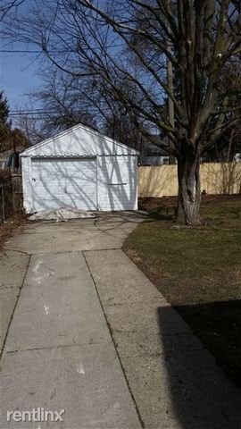 Building Photo - 14823 Kilbourne Ave