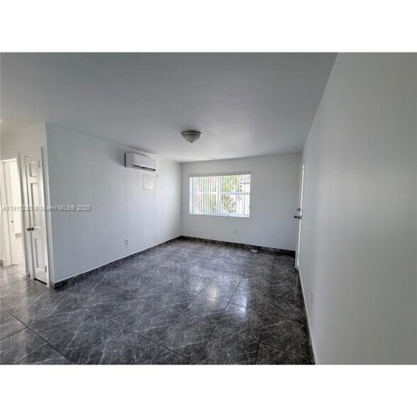 Building Photo - 11 Sidonia Ave