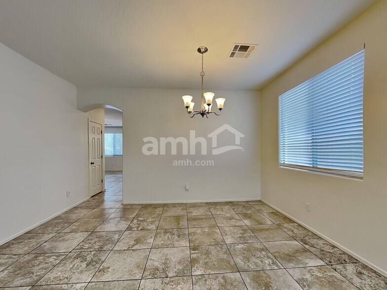 Building Photo - 7825 S 73rd Ln