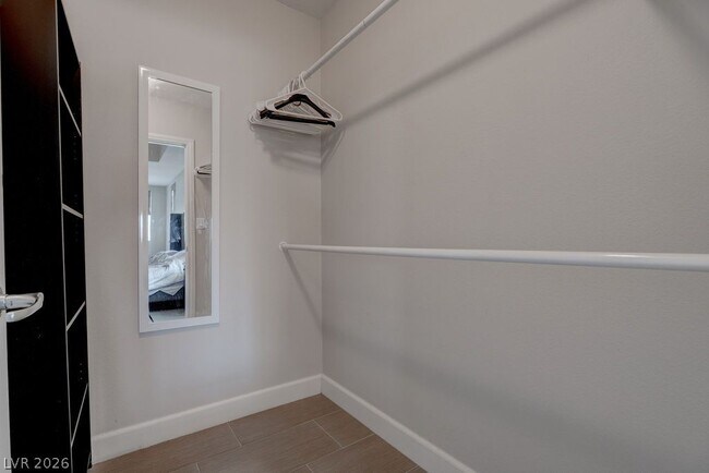 Building Photo - 83 E Agate Ave