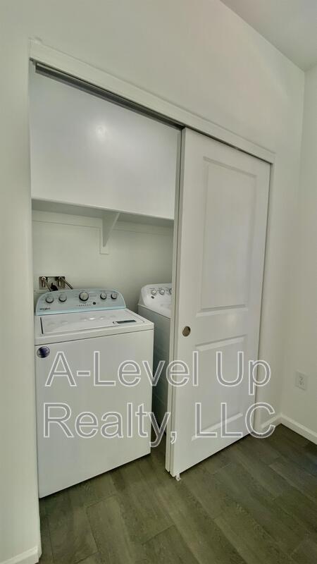 Building Photo - 1310 S San Jacinto Dr