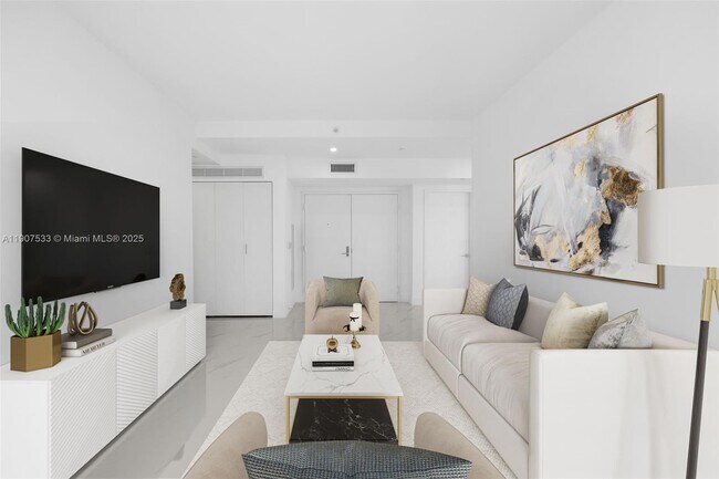 Building Photo - 700 NE 24th St