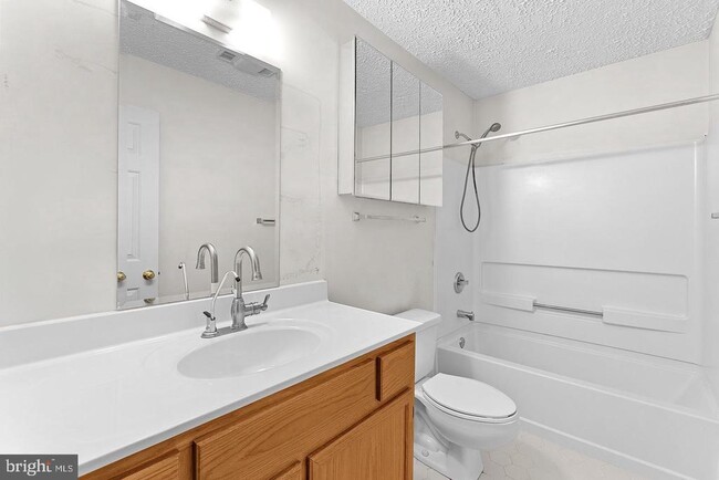 Building Photo - 3709 Howsen Ave