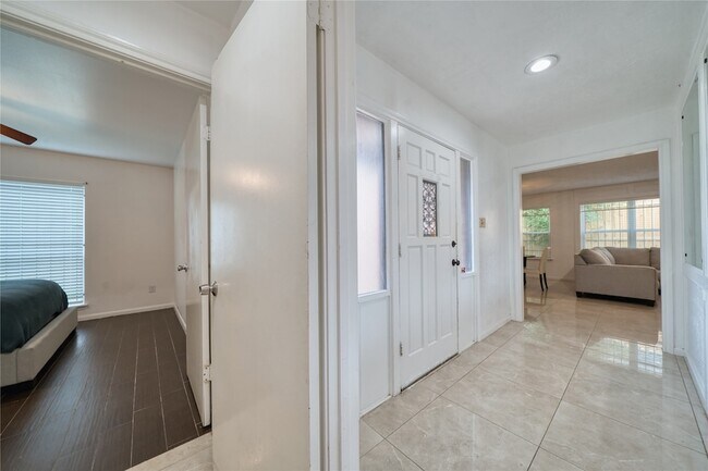Building Photo - 7838 Vickijohn Dr