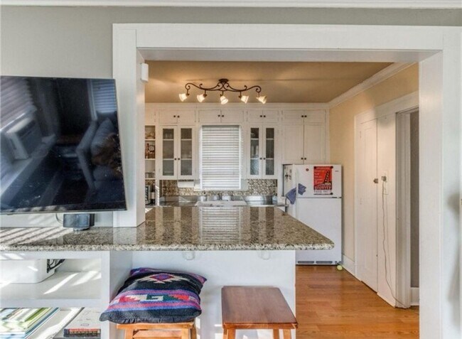 Building Photo - Charming 1bed/1bath Apartment in Jefferson Park/Paseo/Uptown OKC - Appliances + Garage Included