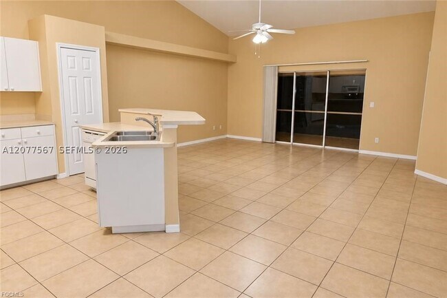 Building Photo - 610 SW 47th St