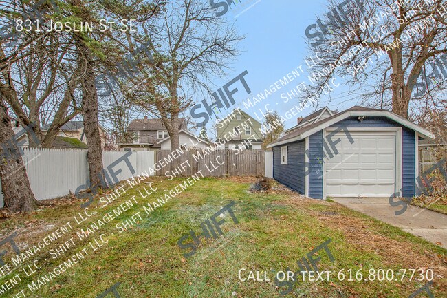 Building Photo - 831 Joslin St SE