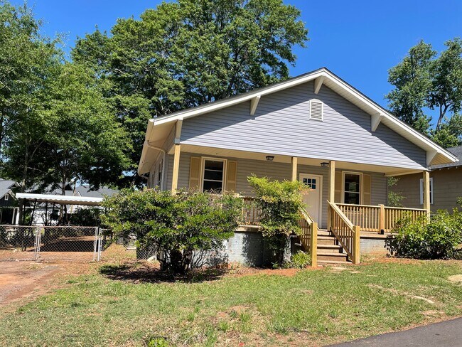 Building Photo - 298 Werts St