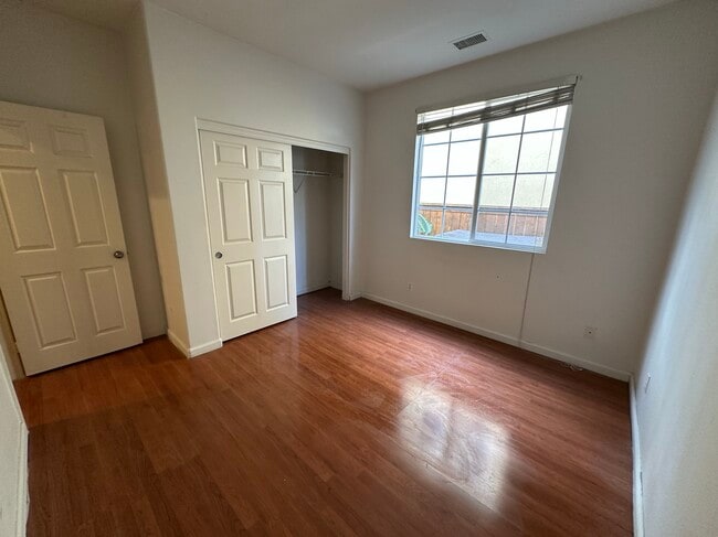Building Photo - 664 Seaward Ave