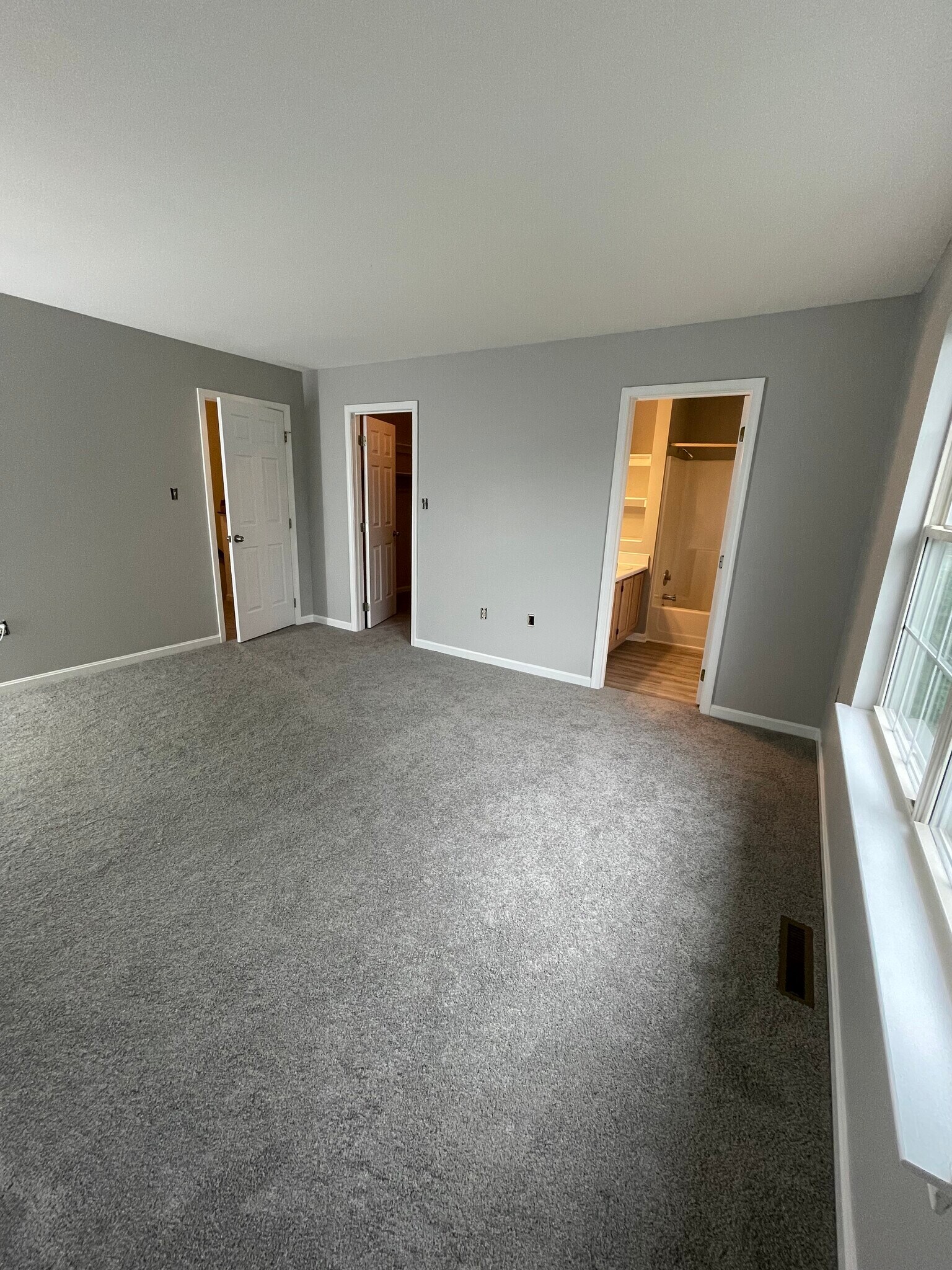 Master Bedroom - 106 Fawn Rdg N