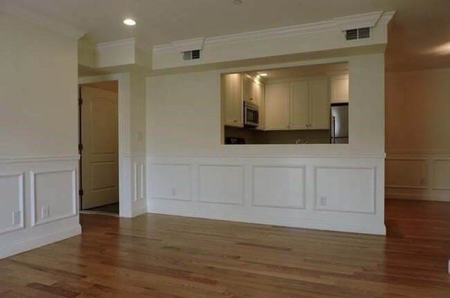 Building Photo - 153 Sumner St