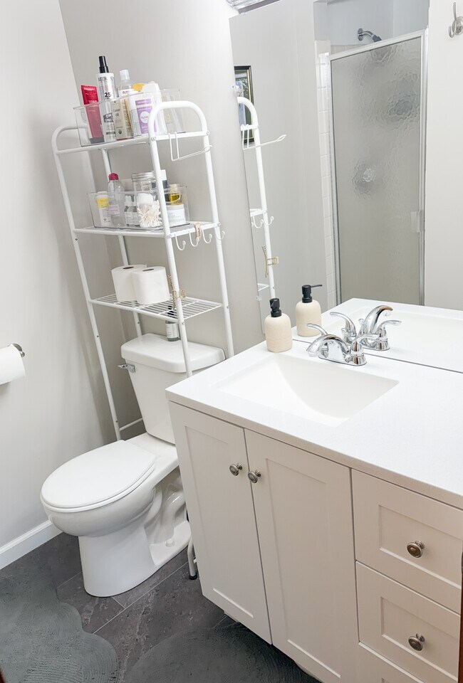 Building Photo - 2710 Dale St N