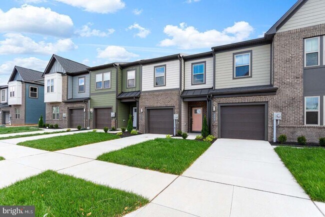 Building Photo - 214 MATILDA