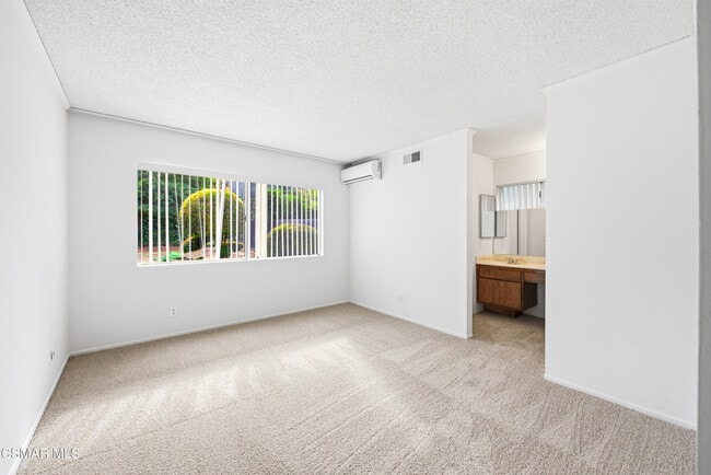 Building Photo - 1438 Calle De Oro