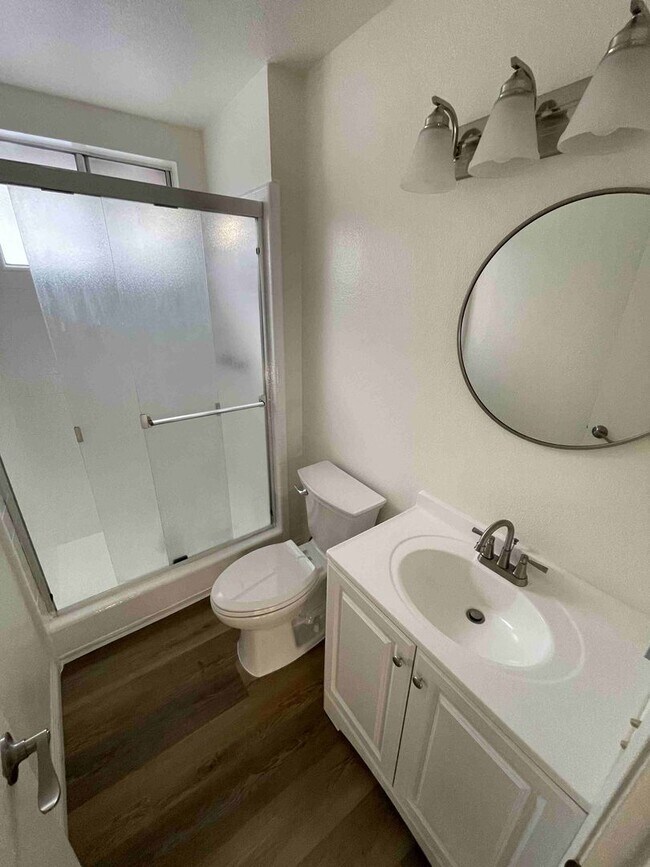 Building Photo - COMPLETELY UPDATED TWO BEDROOM APARTMENT IN TARZANA!