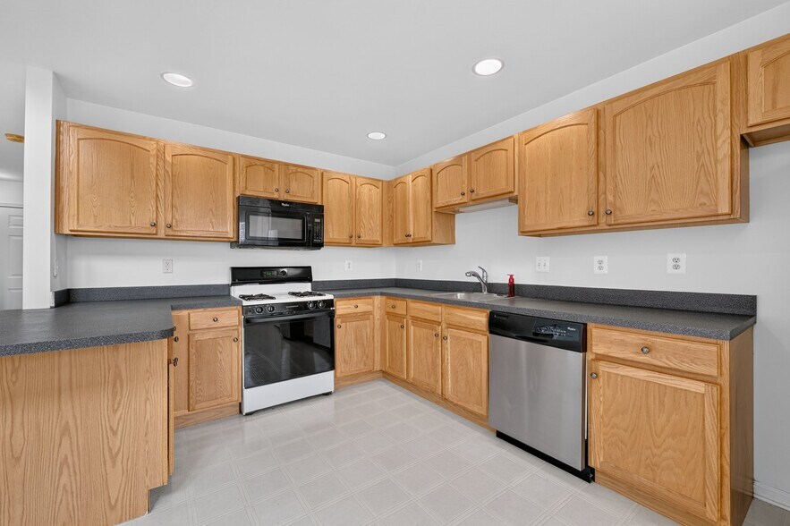 Building Photo - 335 Wheatfield Cir