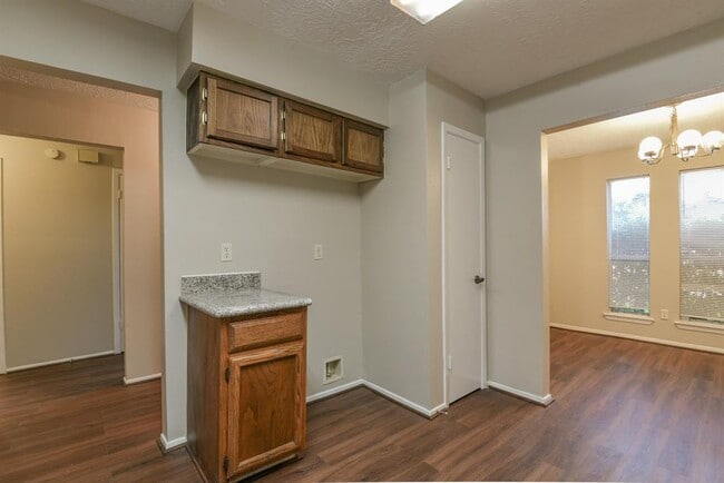 Building Photo - 16959 Nicole Ln