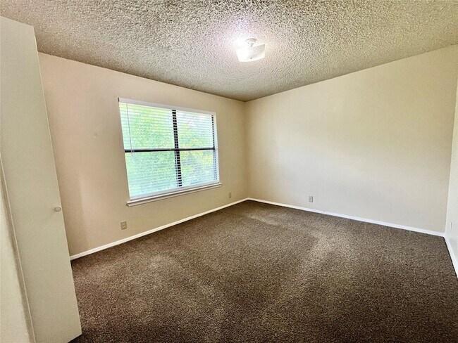 Building Photo - 2620 Bolivar St