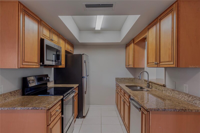 Building Photo - 2813 20th Ave W