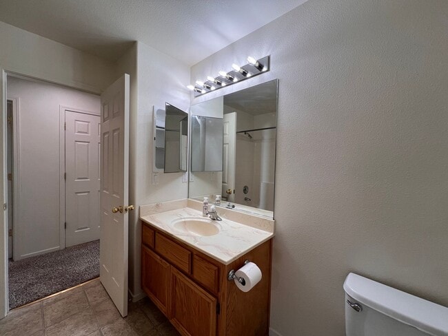 Building Photo - Centrally located 3 bedroom home in Fernley- 3 car garage