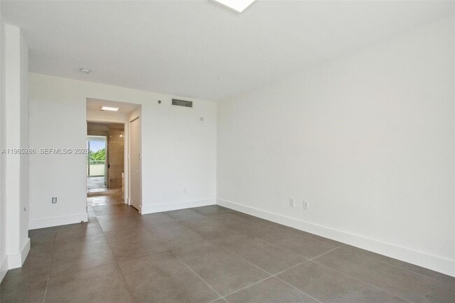 Building Photo - 200 Ocean Dr