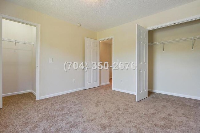 Building Photo - Beautiful townhouse 2 bed 1.5 bath in Monroe