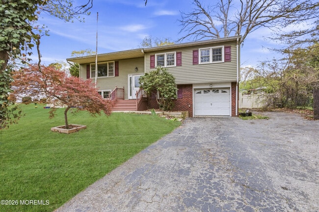 Building Photo - 536 River Dr