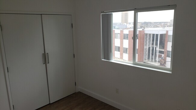 Building Photo - 845 N Bunker Hill Ave