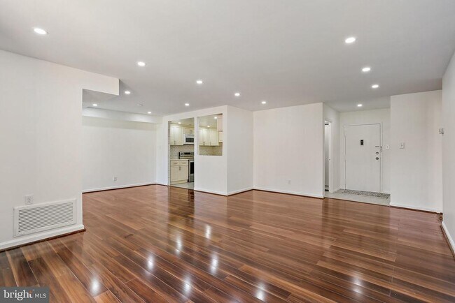 Building Photo - 6317 Park Heights Ave