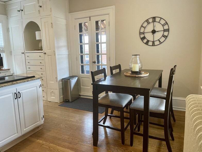 Dining Area - 2028 E Lafayette Pl