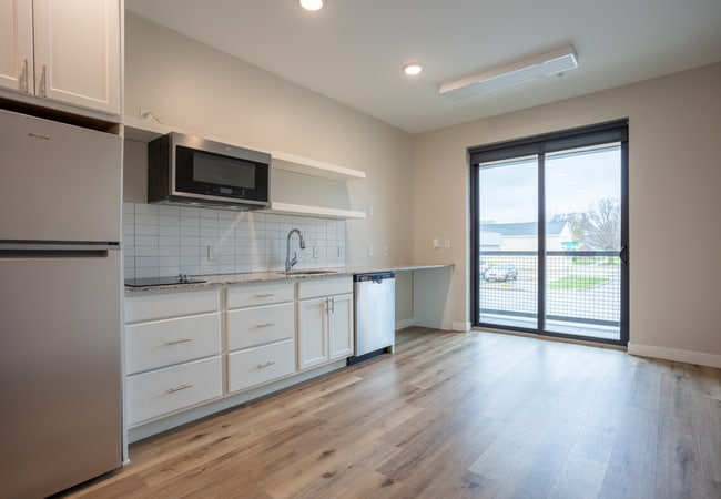 Interior Photo - Victory On Leonard