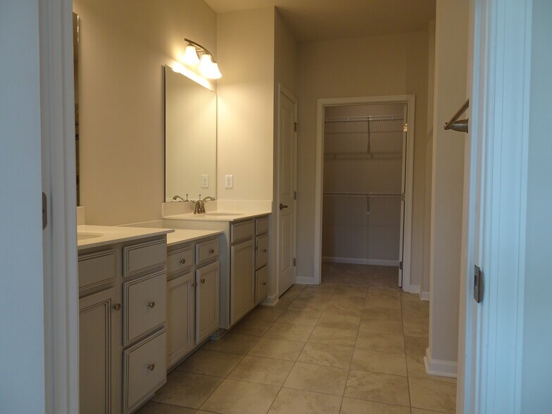 Building Photo - 185 Sandstone Cir