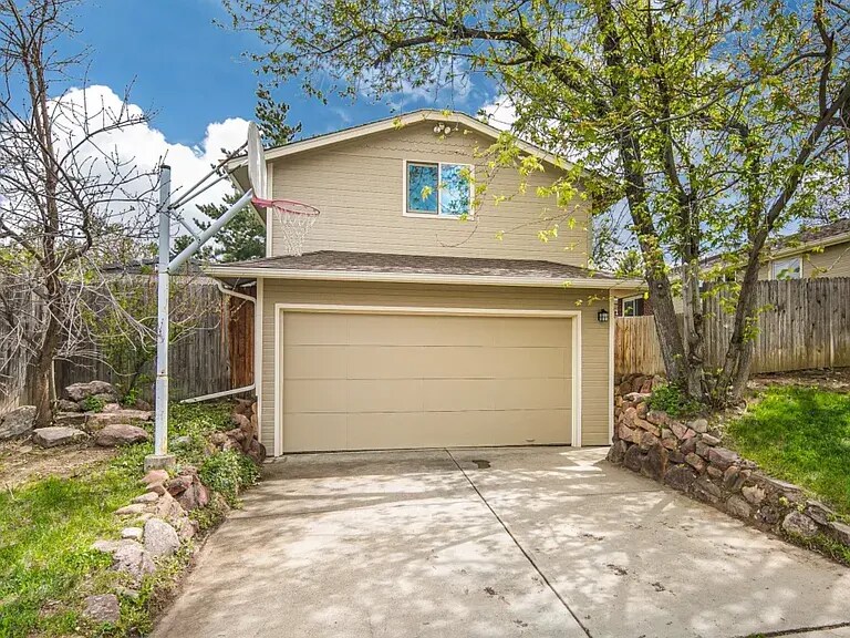Primary Photo - 1110 Fairfield Dr