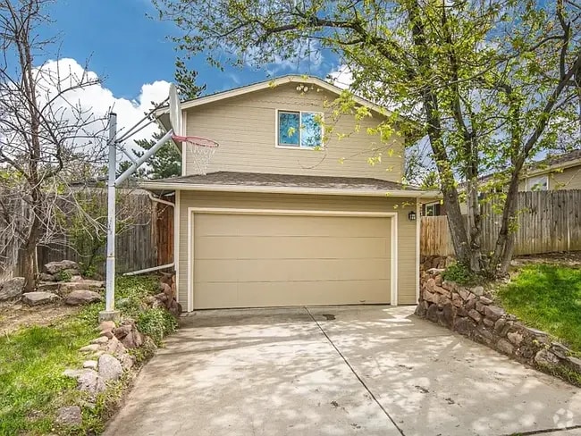 Building Photo - 1110 Fairfield Dr