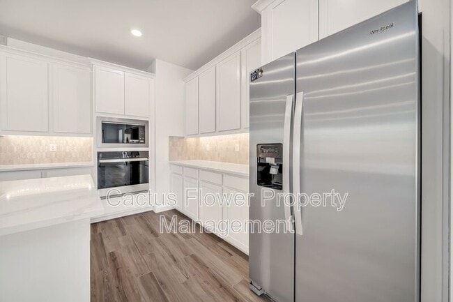 Building Photo - 6946 W Buckhorn Trail