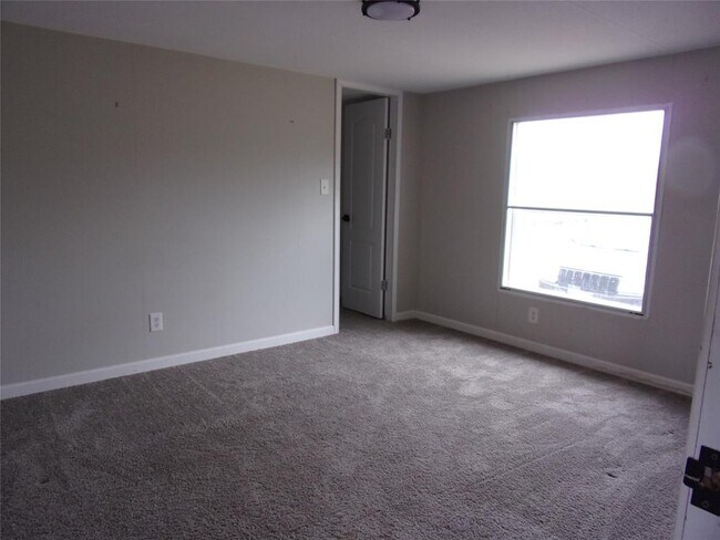 Building Photo - 360 Rangeland Rd