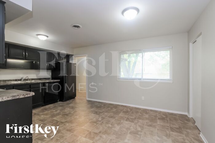Building Photo - 221 Grovewood Dr