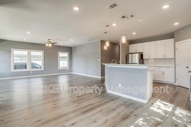 Building Photo - 1117 E Cantey St