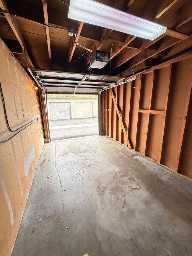 Building Photo - 2 Bed, 2 Bath Fullerton Condo For Rent w/ ...