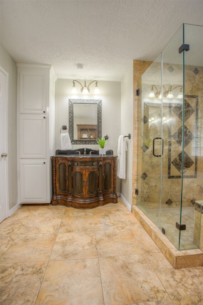 Building Photo - 6016 Teas Nursery Rd