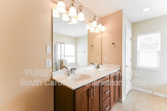 Building Photo - 5150 Trump St