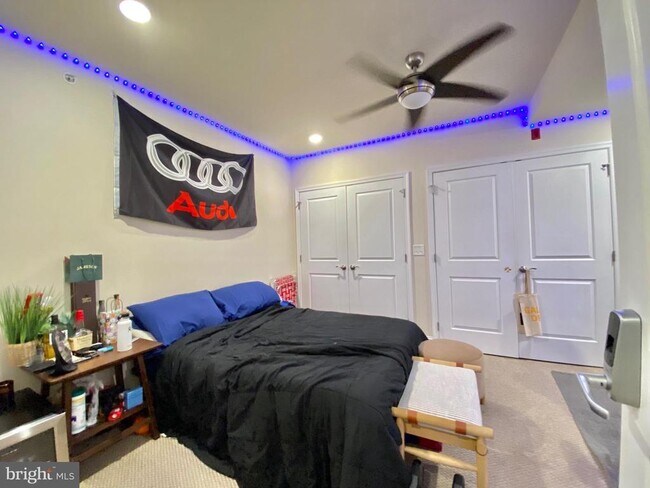 Building Photo - 1950 N Gratz St