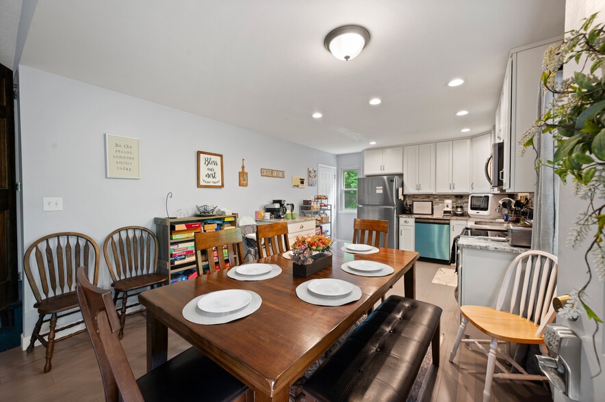 Building Photo - 930 Hideaway Hills Cir